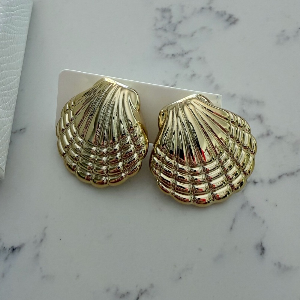 Elegant Gold Seashell Earrings